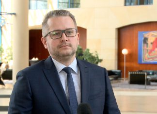 Pandemia zrewolucjonizowała branżę ubezpieczeniową. Firmy starają się przyciągnąć i utrzymać klientów za pomocą nowych technologii