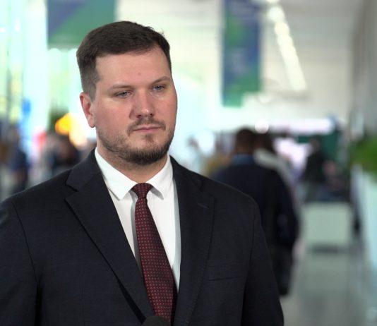 Po samochodach osobowych i ciężarowych czas na zeroemisyjne maszyny ciężkie. Wciąż liczne bariery opóźniają tę transformację