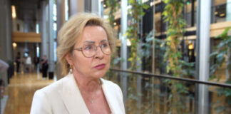 Pakt migracyjny UE zamiast rozwiązań rodzi kontrowersje. Polscy europosłowie ostrzegają przed większą falą migracji i utratą bezpieczeństwa
